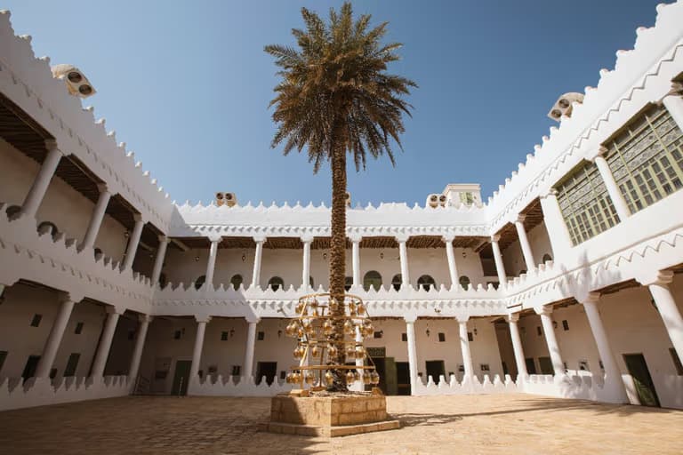 Jelajahi warisan Riyadh, dari Museum Nasional dan Istana Al Murabba hingga Pasar Ash-Shiqra.
