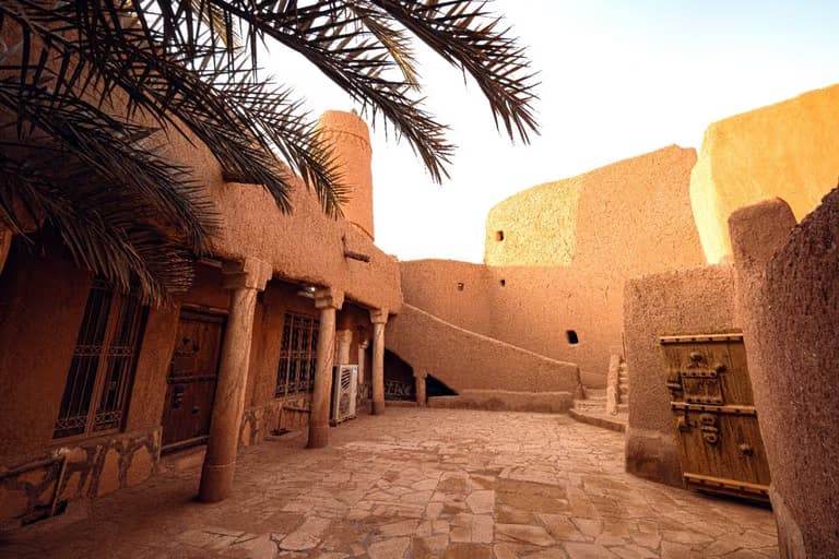 Jelajahi warisan Riyadh, dari Museum Nasional dan Istana Al Murabba hingga Pasar Ash-Shiqra.
