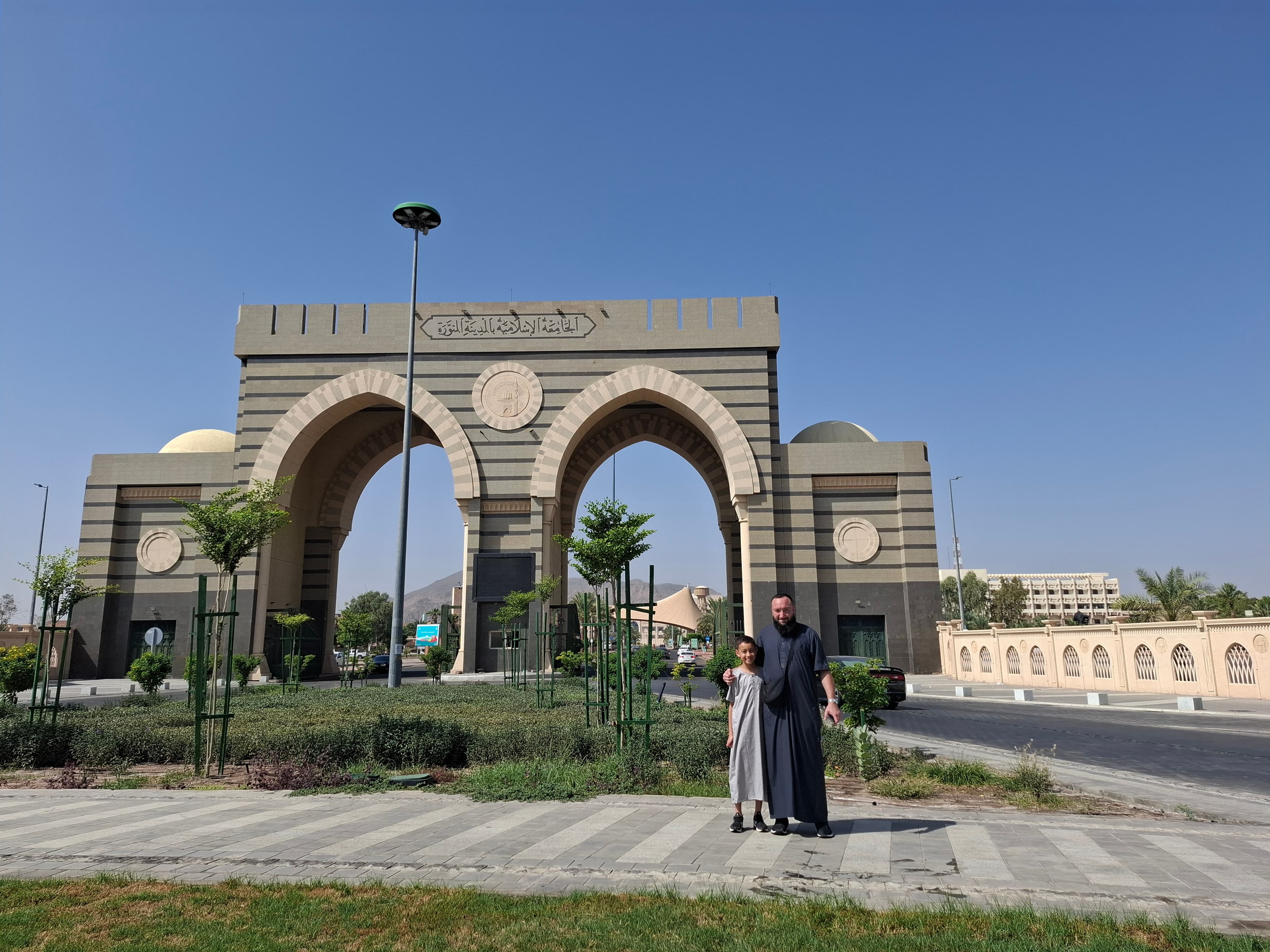Tur bersepeda di Madinah bersama rombongan dan pemandu wisata