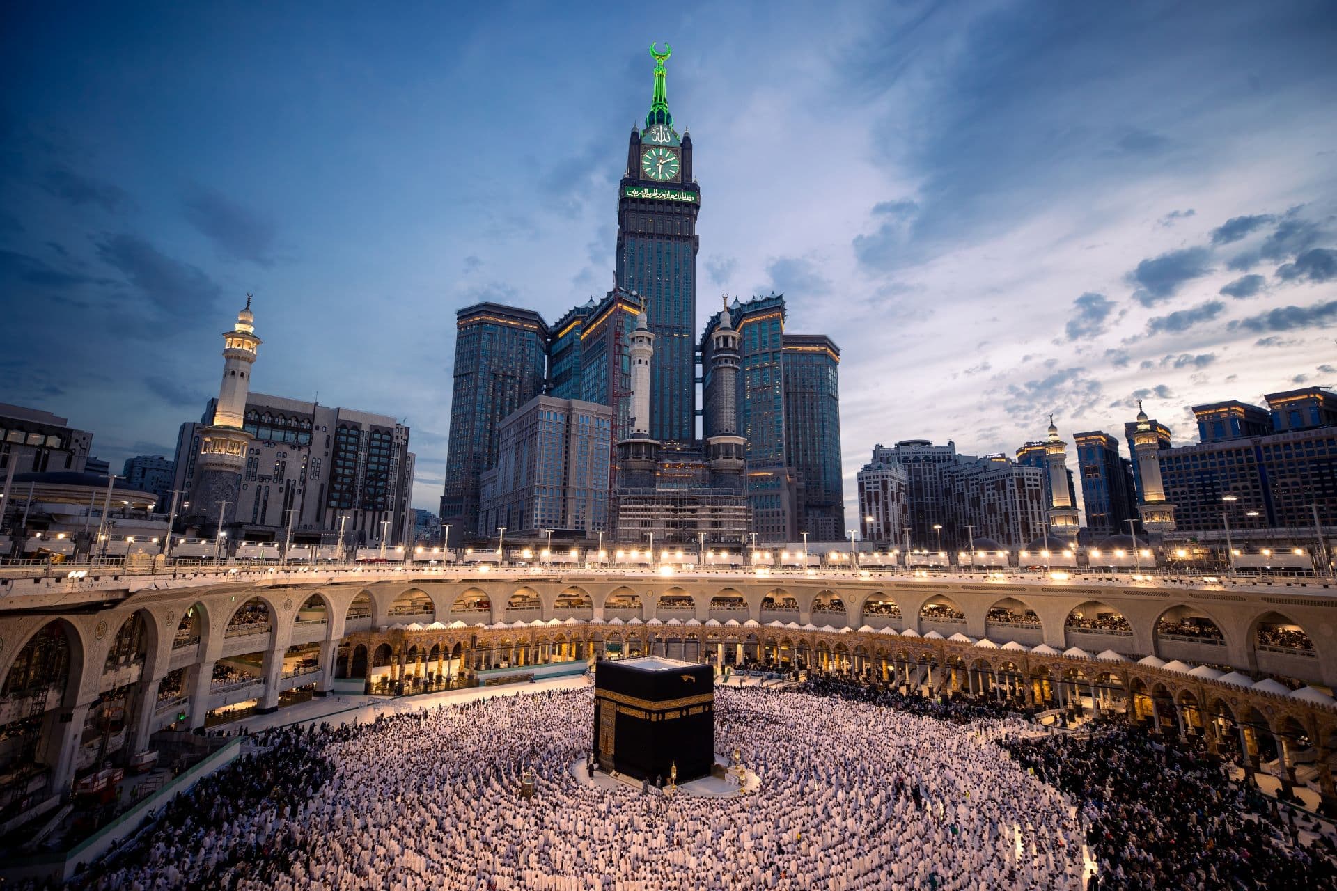 Paket wisata dua malam dari Jeddah yang bersejarah ke Umrah di Makkah.