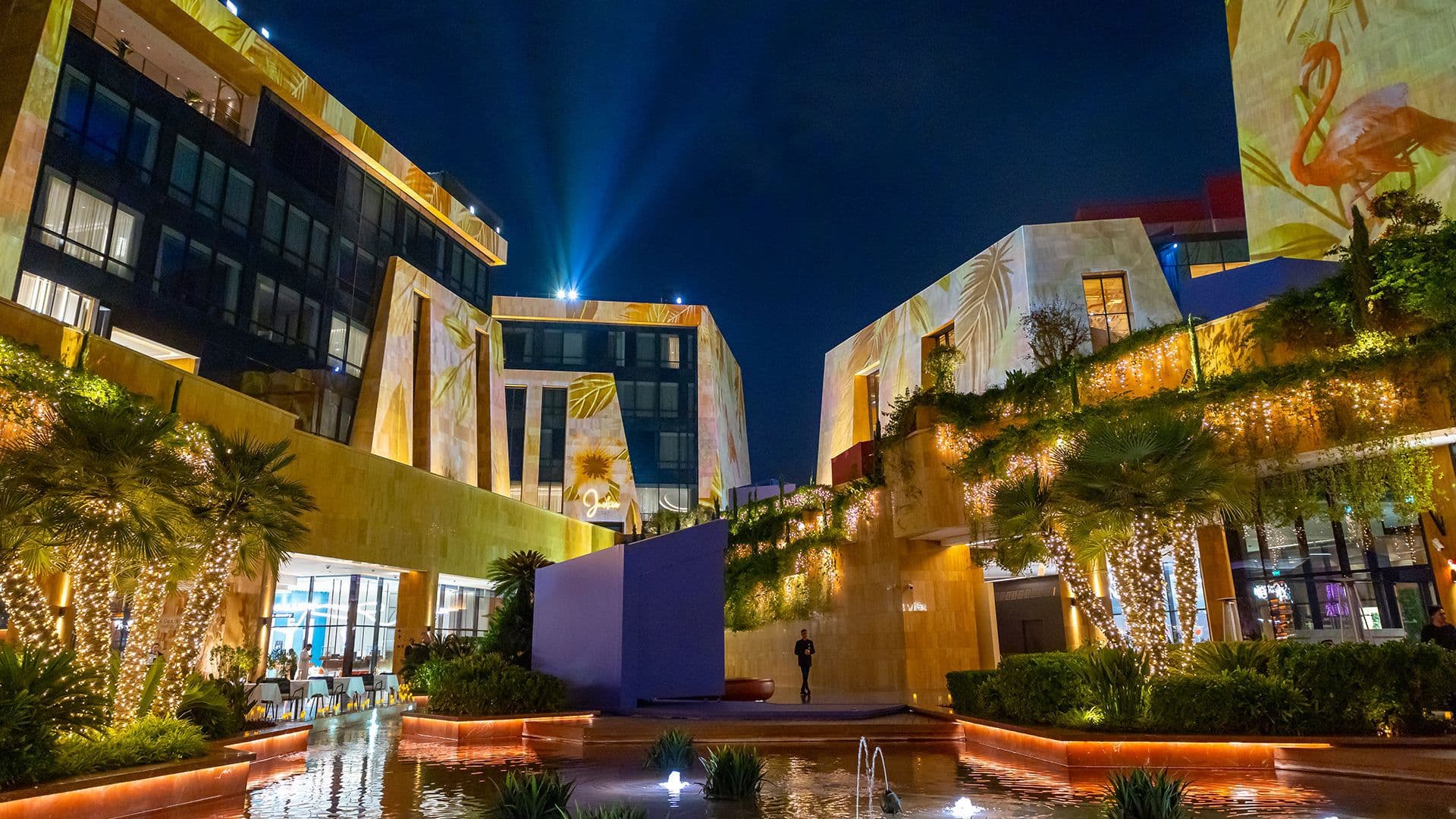 Rancang perjalanan Anda: Jelajahi denyut nadi Riyadh modern.