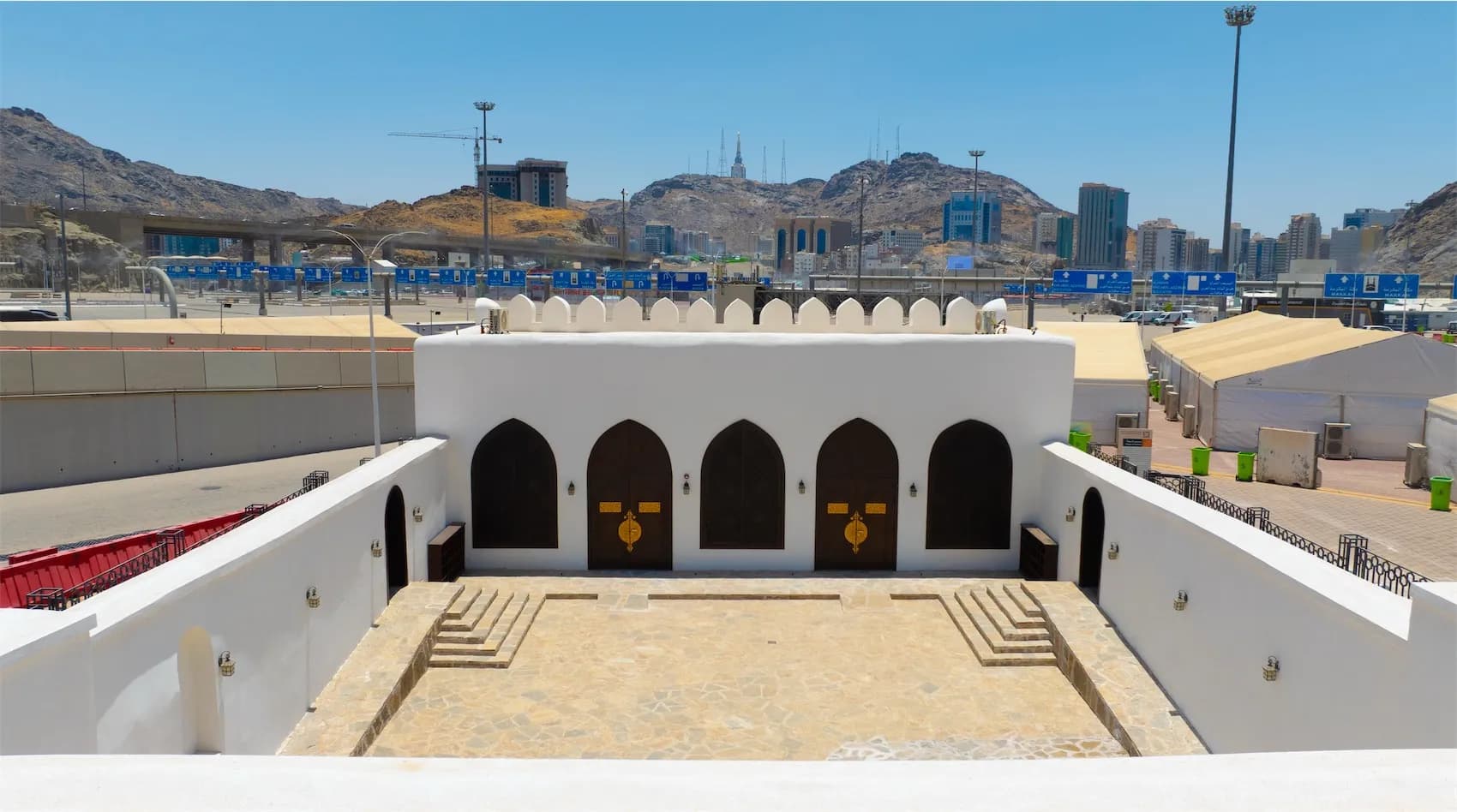 Tur keliling masjid-masjid bersejarah di Mekah, dimulai dari Masjidil Haram hingga Masjidil Haram.