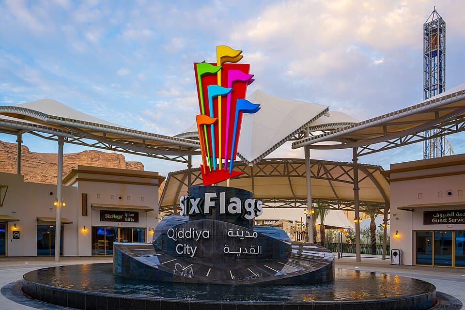 Akomodasi 3 malam di hotel bintang 4, dan tiket masuk ke Aquariba dan Six Flags untuk dua orang.