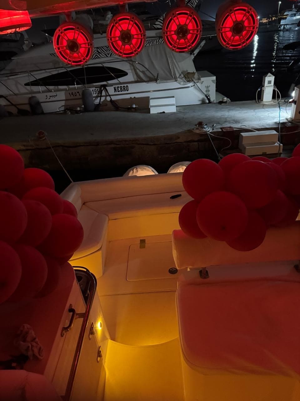 Pelayaran yacht di marina Laut Merah