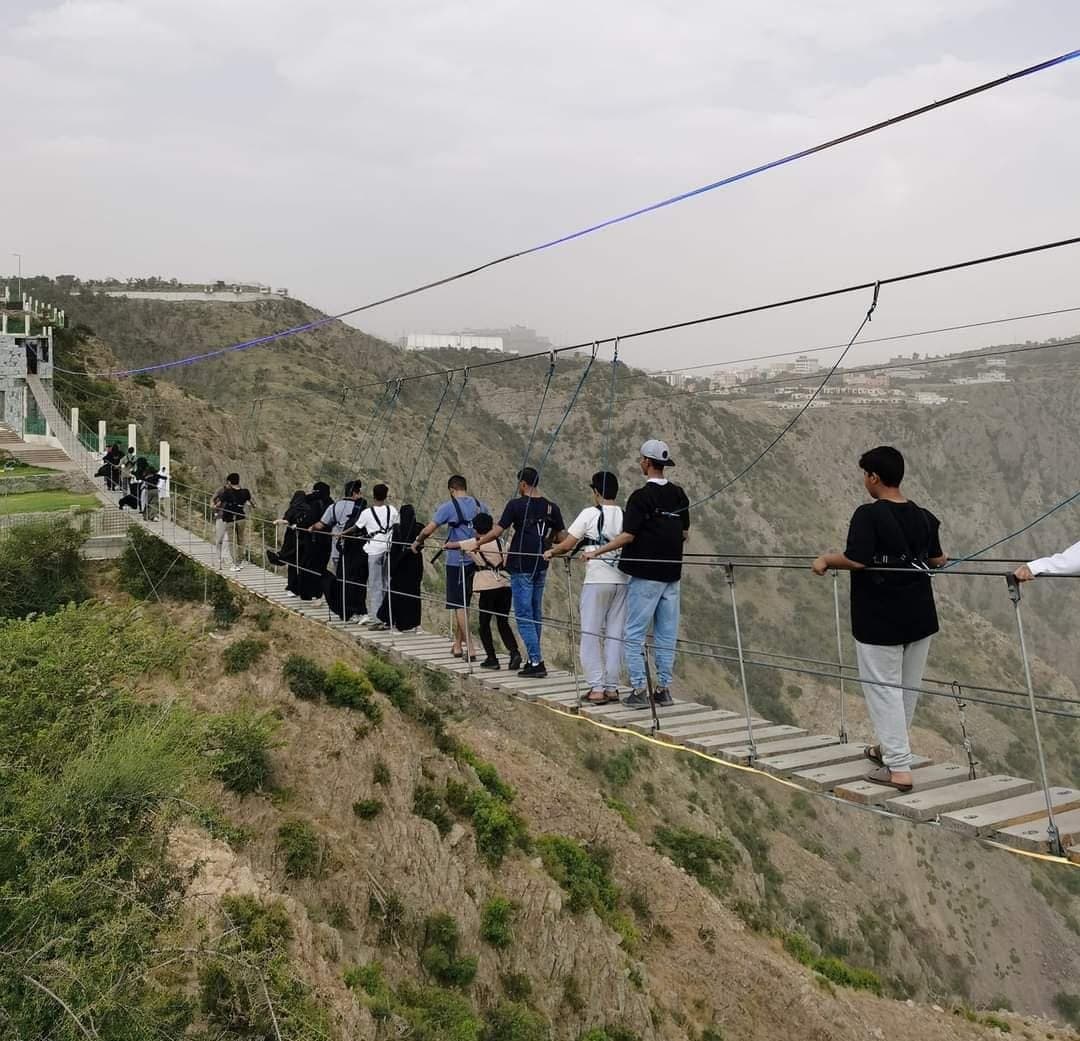 Pengalaman zip-lining di Raghadan